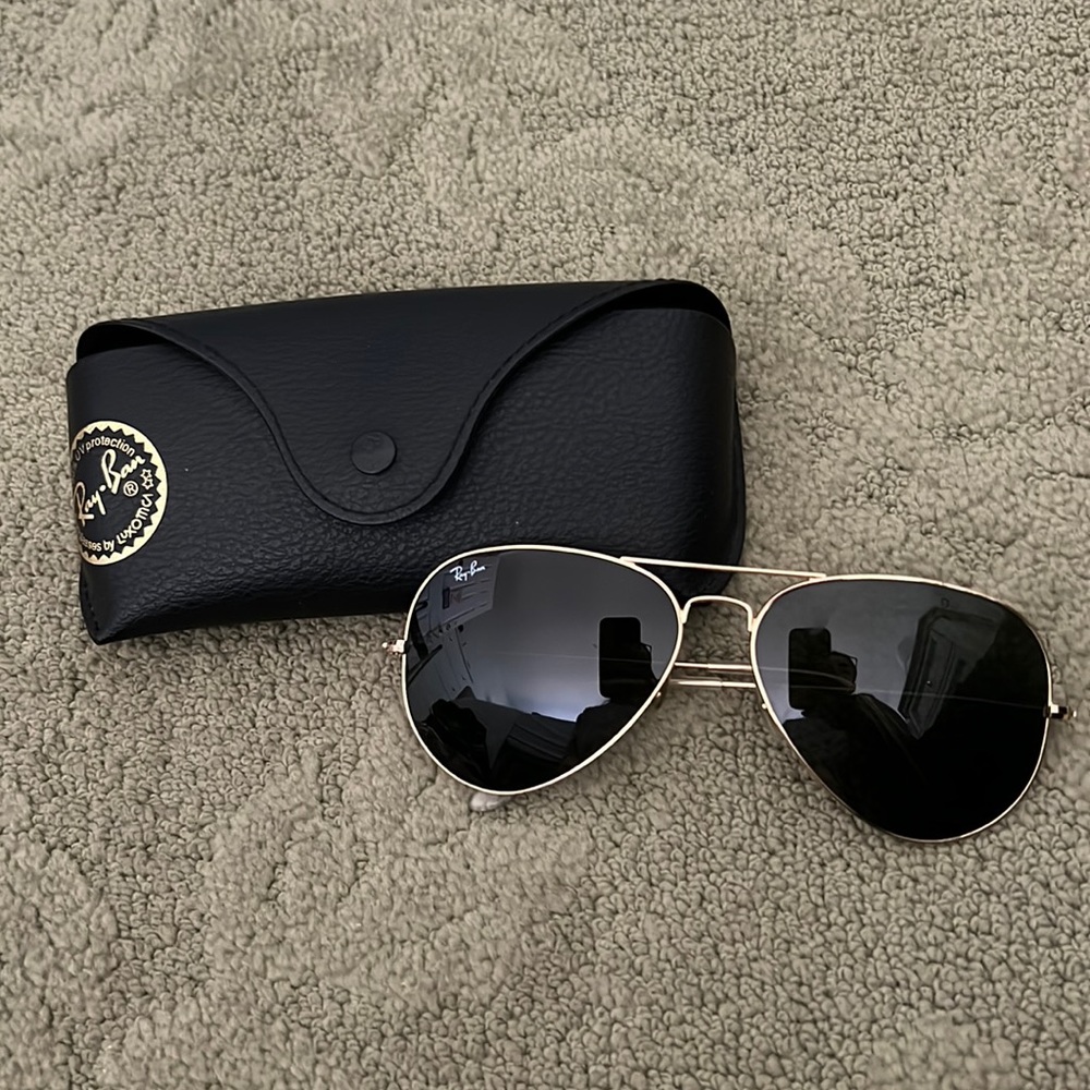 Ray ban aviators w/ black leather case